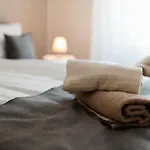 Bg Living & Hosting - Mosel-fachwerkhaus Nahe Calmont Klettersteig - 2 Schlafzimmer, Parkplatz, Wlan & Netflix, 5 Personen 에디게르-엘러