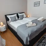 Hébergement de vacances Bg Living & Hosting - Mosel-fachwerkhaus Nahe Calmont Klettersteig - 2 Schlafzimmer, Parkplatz, Wlan & Netflix, 5 Personen