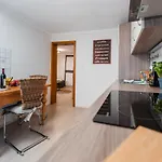 펜션 Bg Living & Hosting - Mosel-fachwerkhaus Nahe Calmont Klettersteig - 2 Schlafzimmer, Parkplatz, Wlan & Netflix, 5 Personen *