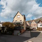 Hébergement de vacances Bg Living & Hosting - Mosel-fachwerkhaus Nahe Calmont Klettersteig - 2 Schlafzimmer, Parkplatz, Wlan & Netflix, 5 Personen