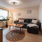 Bg Living & Hosting - Mosel-fachwerkhaus Nahe Calmont Klettersteig - 2 Schlafzimmer, Parkplatz, Wlan & Netflix, 5 Personen Hébergement de vacances *