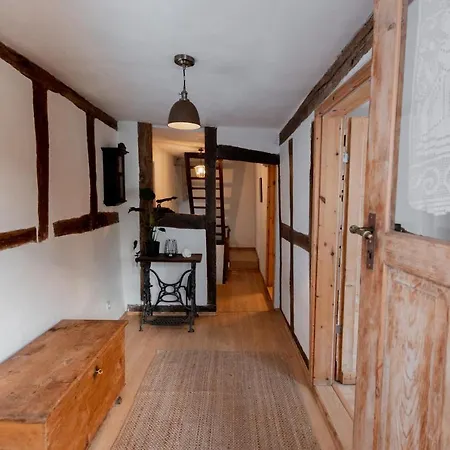 Bg Living & Hosting - Mosel-fachwerkhaus Nahe Calmont Klettersteig - 2 Schlafzimmer, Parkplatz, Wlan & Netflix, 5 Personen Ediger-Eller