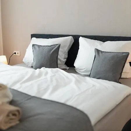 펜션 Bg Living & Hosting - Mosel-fachwerkhaus Nahe Calmont Klettersteig - 2 Schlafzimmer, Parkplatz, Wlan & Netflix, 5 Personen 에디게르-엘러