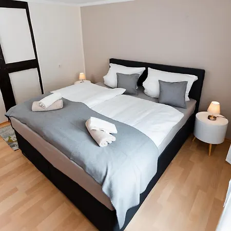 펜션 Bg Living & Hosting - Mosel-fachwerkhaus Nahe Calmont Klettersteig - 2 Schlafzimmer, Parkplatz, Wlan & Netflix, 5 Personen 에디게르-엘러