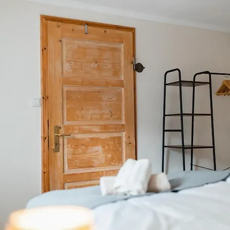Bg Living & Hosting - Mosel-fachwerkhaus Nahe Calmont Klettersteig - 2 Schlafzimmer, Parkplatz, Wlan & Netflix, 5 Personen Feriehus Ediger-Eller