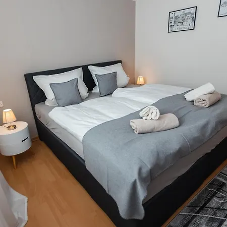 Feriehus Bg Living & Hosting - Mosel-fachwerkhaus Nahe Calmont Klettersteig - 2 Schlafzimmer, Parkplatz, Wlan & Netflix, 5 Personen