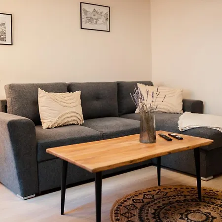 Bg Living & Hosting - Mosel-fachwerkhaus Nahe Calmont Klettersteig - 2 Schlafzimmer, Parkplatz, Wlan & Netflix, 5 Personen *