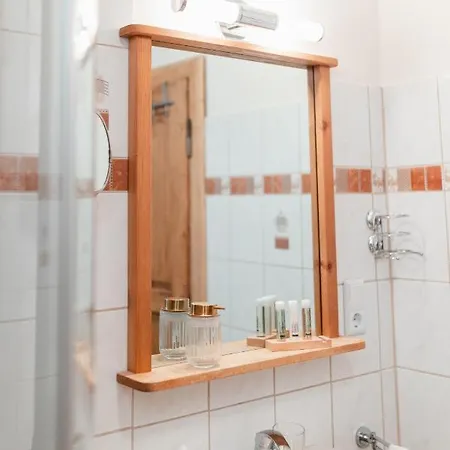 Bg Living & Hosting - Mosel-fachwerkhaus Nahe Calmont Klettersteig - 2 Schlafzimmer, Parkplatz, Wlan & Netflix, 5 Personen Feriehus *