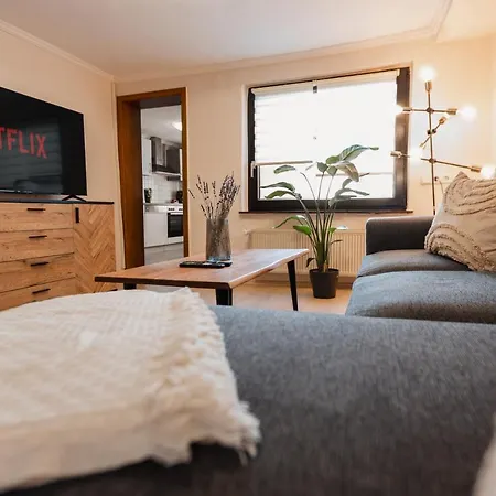 Bg Living & Hosting - Mosel-fachwerkhaus Nahe Calmont Klettersteig - 2 Schlafzimmer, Parkplatz, Wlan & Netflix, 5 Personen Feriehus
