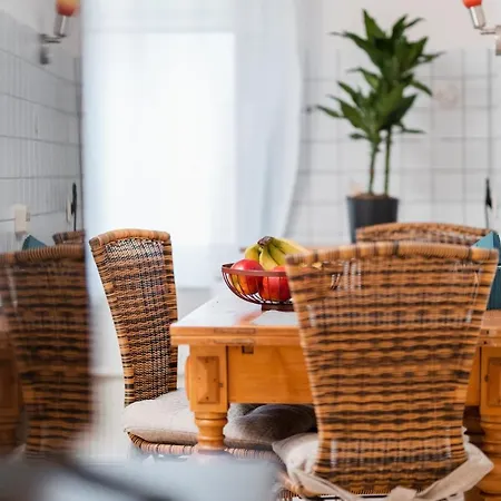 Bg Living & Hosting - Mosel-fachwerkhaus Nahe Calmont Klettersteig - 2 Schlafzimmer, Parkplatz, Wlan & Netflix, 5 Personen 에디게르-엘러