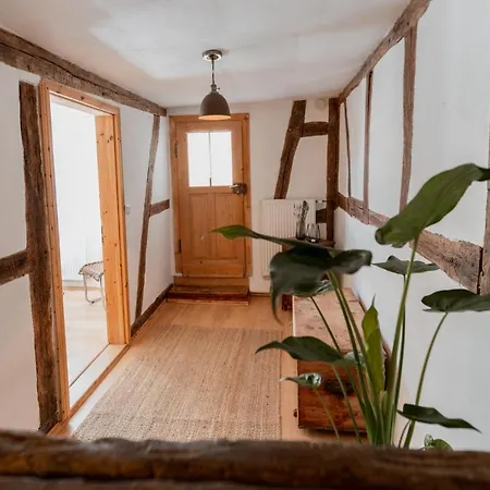 Bg Living & Hosting - Mosel-fachwerkhaus Nahe Calmont Klettersteig - 2 Schlafzimmer, Parkplatz, Wlan & Netflix, 5 Personen 펜션 에디게르-엘러