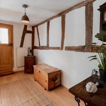 Bg Living & Hosting - Mosel-fachwerkhaus Nahe Calmont Klettersteig - 2 Schlafzimmer, Parkplatz, Wlan & Netflix, 5 Personen