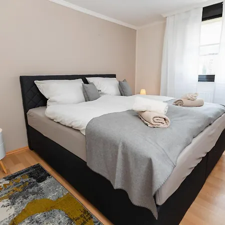 Bg Living & Hosting - Mosel-fachwerkhaus Nahe Calmont Klettersteig - 2 Schlafzimmer, Parkplatz, Wlan & Netflix, 5 Personen Ediger-Eller