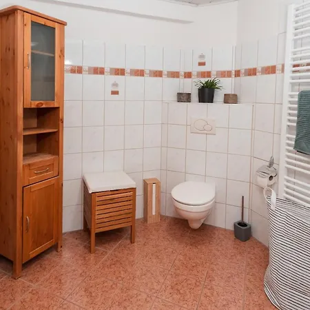 Bg Living & Hosting - Mosel-fachwerkhaus Nahe Calmont Klettersteig - 2 Schlafzimmer, Parkplatz, Wlan & Netflix, 5 Personen *