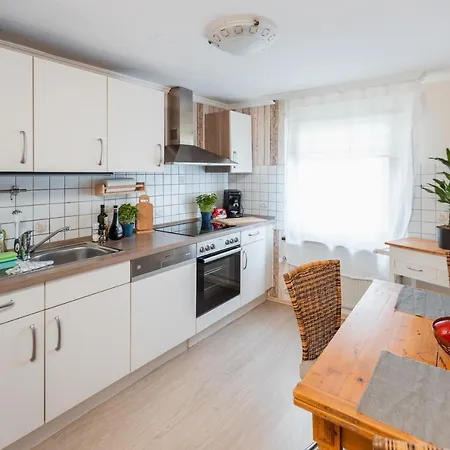 Bg Living & Hosting - Mosel-fachwerkhaus Nahe Calmont Klettersteig - 2 Schlafzimmer, Parkplatz, Wlan & Netflix, 5 Personen Feriehus Ediger-Eller