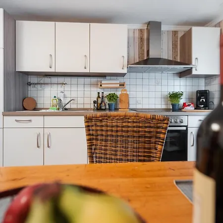 Bg Living & Hosting - Mosel-fachwerkhaus Nahe Calmont Klettersteig - 2 Schlafzimmer, Parkplatz, Wlan & Netflix, 5 Personen * Ediger-Eller