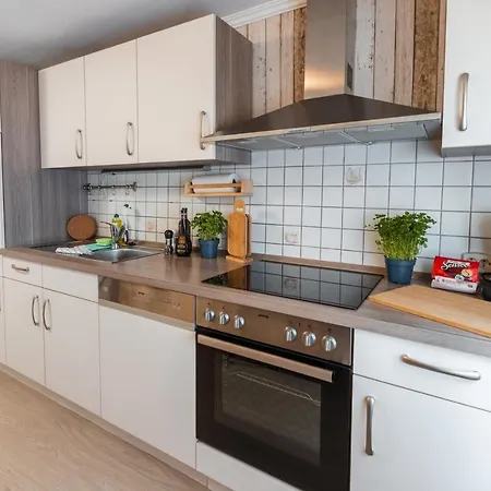 Bg Living & Hosting - Mosel-fachwerkhaus Nahe Calmont Klettersteig - 2 Schlafzimmer, Parkplatz, Wlan & Netflix, 5 Personen Feriehus *