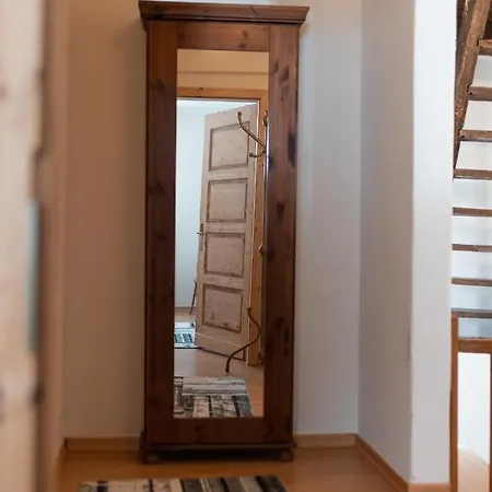 Bg Living & Hosting - Mosel-fachwerkhaus Nahe Calmont Klettersteig - 2 Schlafzimmer, Parkplatz, Wlan & Netflix, 5 Personen Ediger-Eller