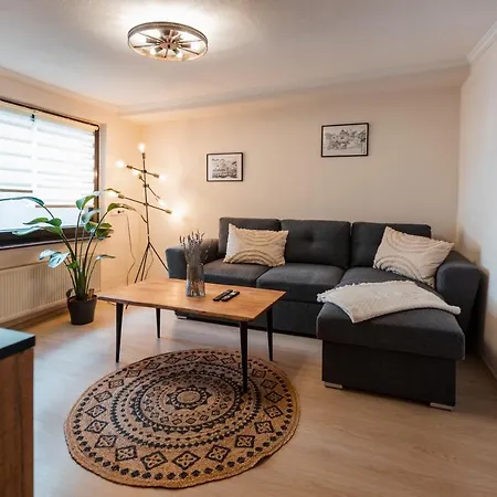 Bg Living & Hosting - Mosel-fachwerkhaus Nahe Calmont Klettersteig - 2 Schlafzimmer, Parkplatz, Wlan & Netflix, 5 Personen Feriehus *