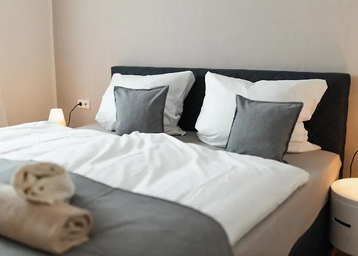 Casa de Férias Bg Living & Hosting - Mosel-fachwerkhaus Nahe Calmont Klettersteig - 2 Schlafzimmer, Parkplatz, Wlan & Netflix, 5 Personen Ediger-Eller