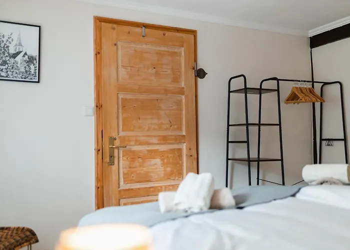 Bg Living & Hosting - Mosel-fachwerkhaus Nahe Calmont Klettersteig - 2 Schlafzimmer, Parkplatz, Wlan & Netflix, 5 Personen Dom wakacyjny Ediger-Eller