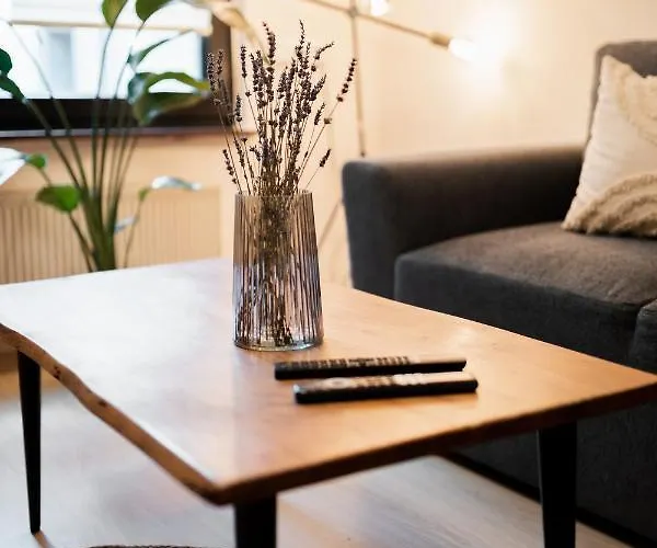 Bg Living & Hosting - Mosel-fachwerkhaus Nahe Calmont Klettersteig - 2 Schlafzimmer, Parkplatz, Wlan & Netflix, 5 Personen Ediger-Eller