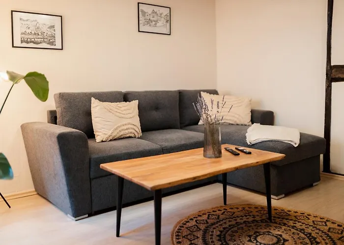 Bg Living & Hosting - Mosel-fachwerkhaus Nahe Calmont Klettersteig - 2 Schlafzimmer, Parkplatz, Wlan & Netflix, 5 Personen *