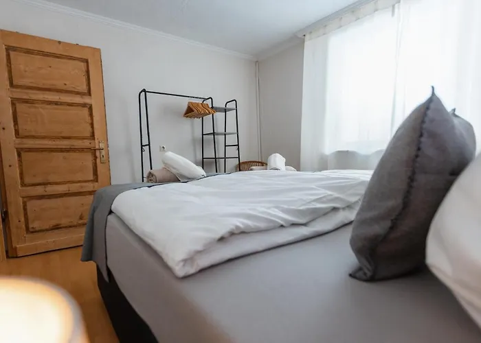 Casa de Férias Bg Living & Hosting - Mosel-fachwerkhaus Nahe Calmont Klettersteig - 2 Schlafzimmer, Parkplatz, Wlan & Netflix, 5 Personen