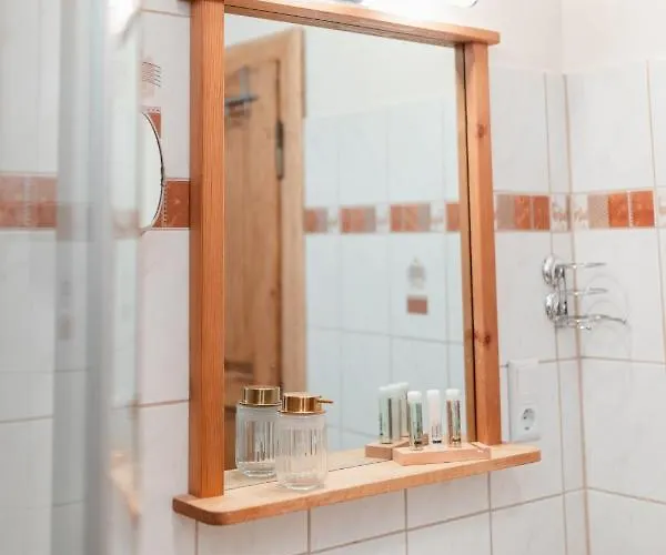 Bg Living & Hosting - Mosel-fachwerkhaus Nahe Calmont Klettersteig - 2 Schlafzimmer, Parkplatz, Wlan & Netflix, 5 Personen Casa de Férias *