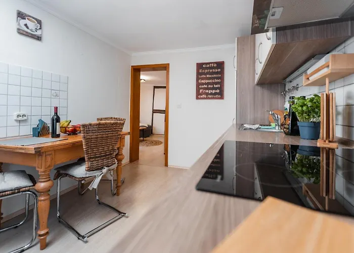 Casa de Férias Bg Living & Hosting - Mosel-fachwerkhaus Nahe Calmont Klettersteig - 2 Schlafzimmer, Parkplatz, Wlan & Netflix, 5 Personen *