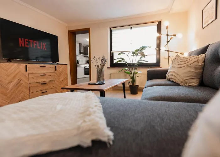 Bg Living & Hosting - Mosel-fachwerkhaus Nahe Calmont Klettersteig - 2 Schlafzimmer, Parkplatz, Wlan & Netflix, 5 Personen Casa de Férias