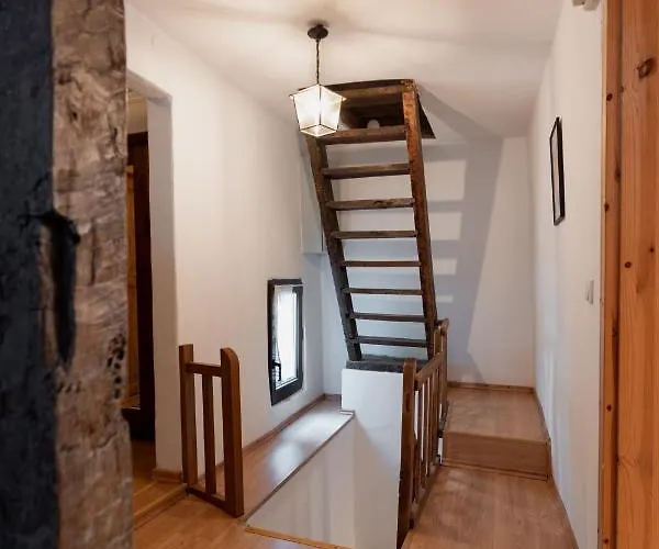 Casa de Férias Bg Living & Hosting - Mosel-fachwerkhaus Nahe Calmont Klettersteig - 2 Schlafzimmer, Parkplatz, Wlan & Netflix, 5 Personen