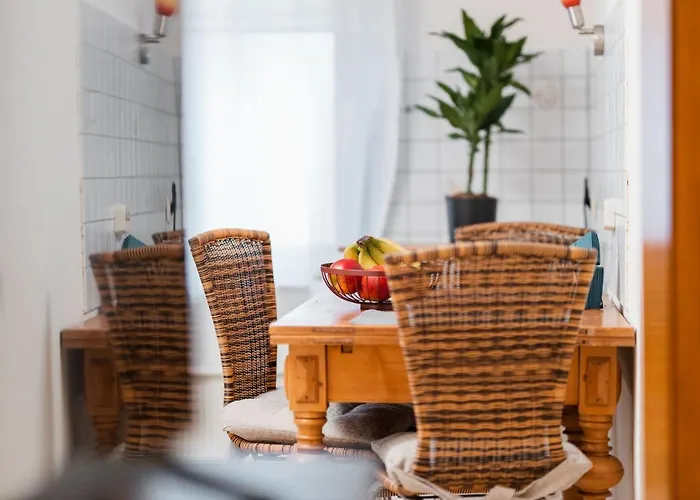 Bg Living & Hosting - Mosel-fachwerkhaus Nahe Calmont Klettersteig - 2 Schlafzimmer, Parkplatz, Wlan & Netflix, 5 Personen Ediger-Eller