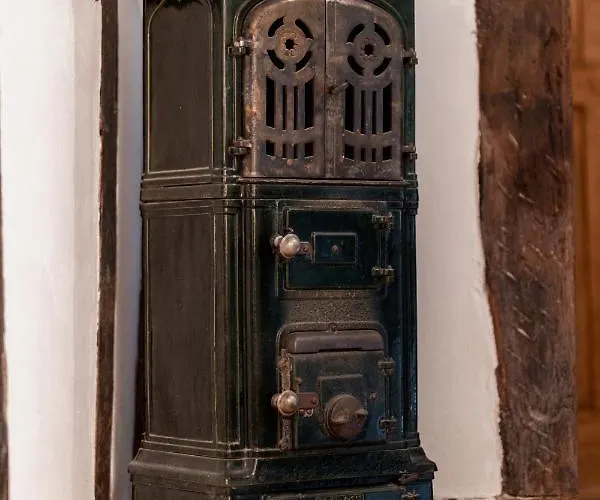 Bg Living & Hosting - Mosel-fachwerkhaus Nahe Calmont Klettersteig - 2 Schlafzimmer, Parkplatz, Wlan & Netflix, 5 Personen Casa de Férias