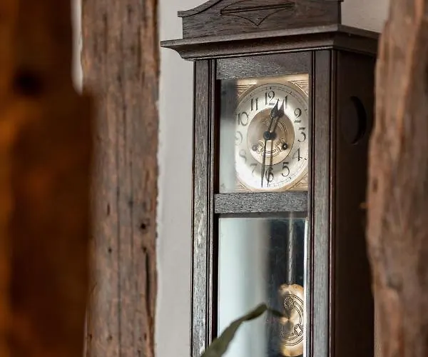 Casa de Férias Bg Living & Hosting - Mosel-fachwerkhaus Nahe Calmont Klettersteig - 2 Schlafzimmer, Parkplatz, Wlan & Netflix, 5 Personen