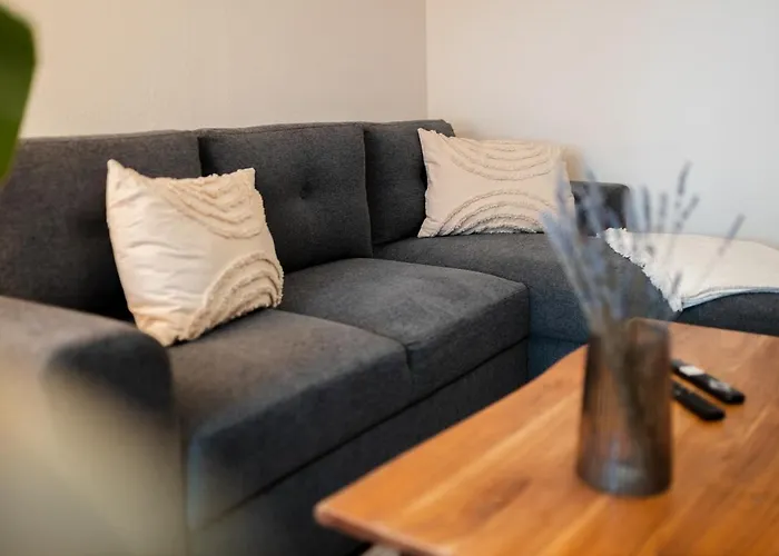 Casa de Férias Bg Living & Hosting - Mosel-fachwerkhaus Nahe Calmont Klettersteig - 2 Schlafzimmer, Parkplatz, Wlan & Netflix, 5 Personen *