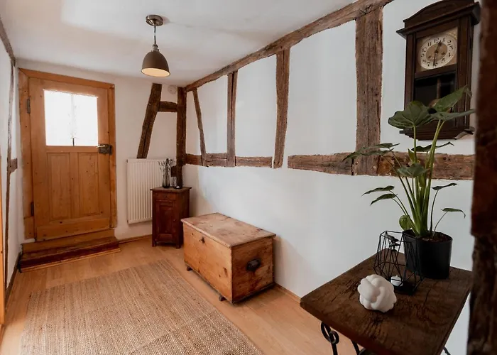 Bg Living & Hosting - Mosel-fachwerkhaus Nahe Calmont Klettersteig - 2 Schlafzimmer, Parkplatz, Wlan & Netflix, 5 Personen