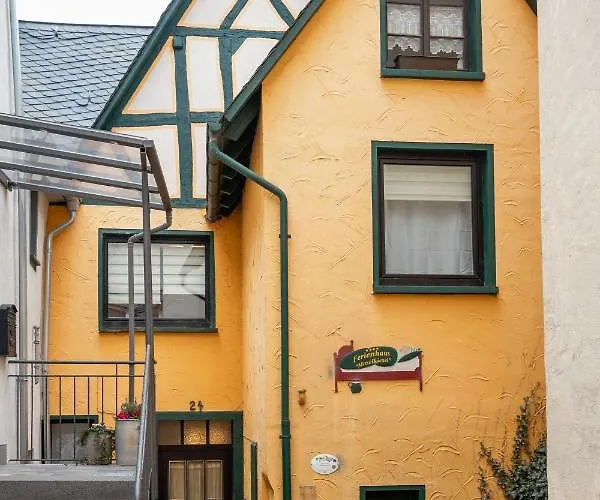 Casa de Férias Bg Living & Hosting - Mosel-fachwerkhaus Nahe Calmont Klettersteig - 2 Schlafzimmer, Parkplatz, Wlan & Netflix, 5 Personen Ediger-Eller